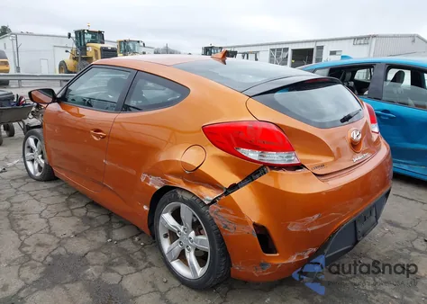 2013 Hyundai Veloster Base W/Black z USA, uszkodzony, nr VIN KMHTC6AD9DU156203